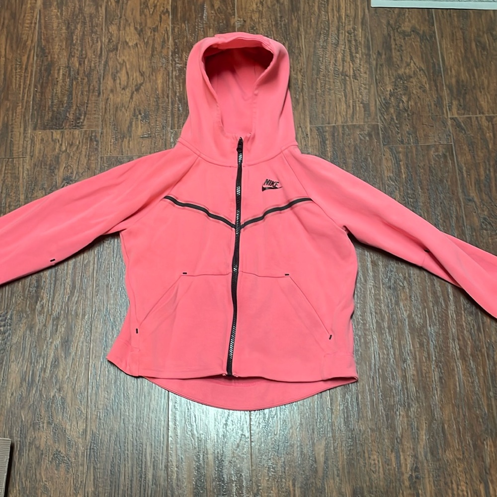 Color Nike Tech